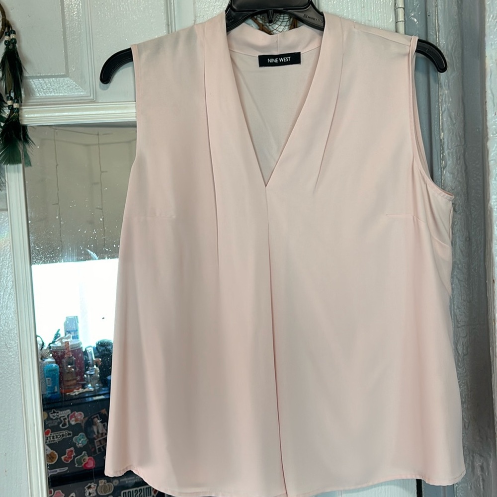 Super cute Nine West flow tank top✨💕